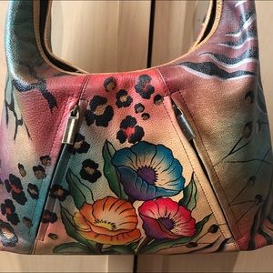 Anushka bag and wallet